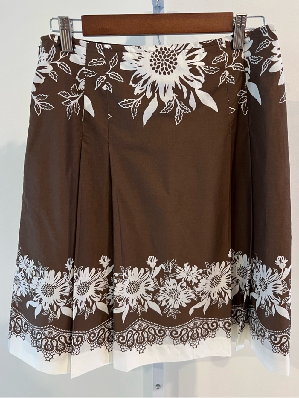Ann Taylor Loft Brown and White Floral Pleated Skirt Womens Sz 6 Petite